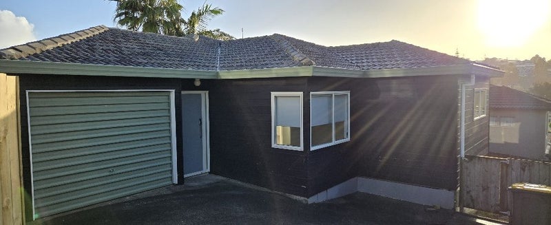 2/24 Wylie Avenue, Sunnynook, Auckland - Carousel 1
