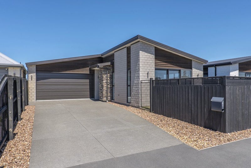 10 Lussa Close, Broomfield, Christchurch - Carousel 1