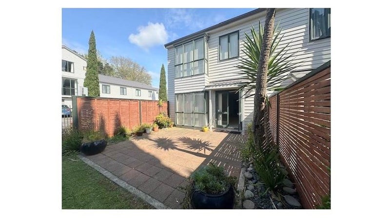 7/1 Ambrico Place, New Lynn, Auckland - Carousel 1