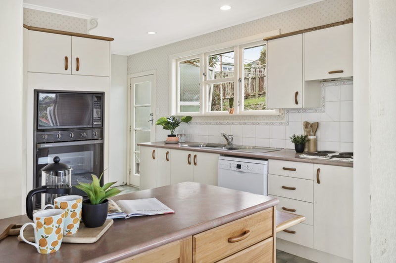 13 Alder Place, Newlands, Wellington - Carousel 2