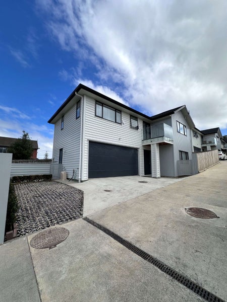 9 Links Road, New Lynn, Auckland - Carousel 1