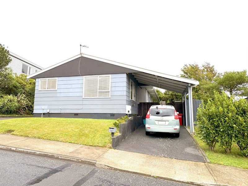 19A Colchester Crescent, Newlands, Wellington - Carousel 1