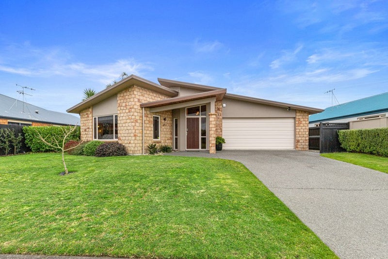 4 Innswood Place, Rototuna North, Hamilton - Carousel 1
