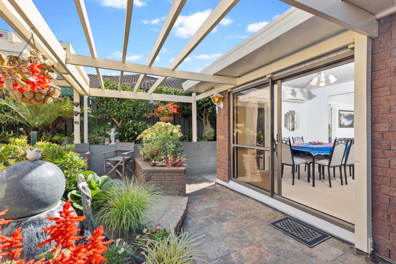 10 Antilla Place, Half Moon Bay, Auckland - Carousel 1