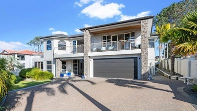 25 Mansion Court, West Harbour, Auckland - Carousel 1