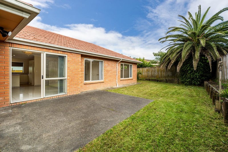 8 Derryveagh Lane, Weymouth, Auckland - Carousel 2