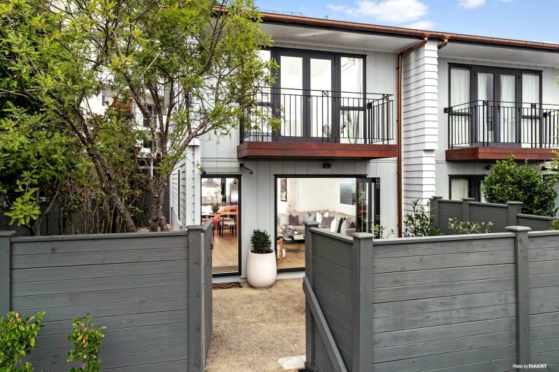 1/3 Burton Street, Grafton, Auckland - Carousel 1