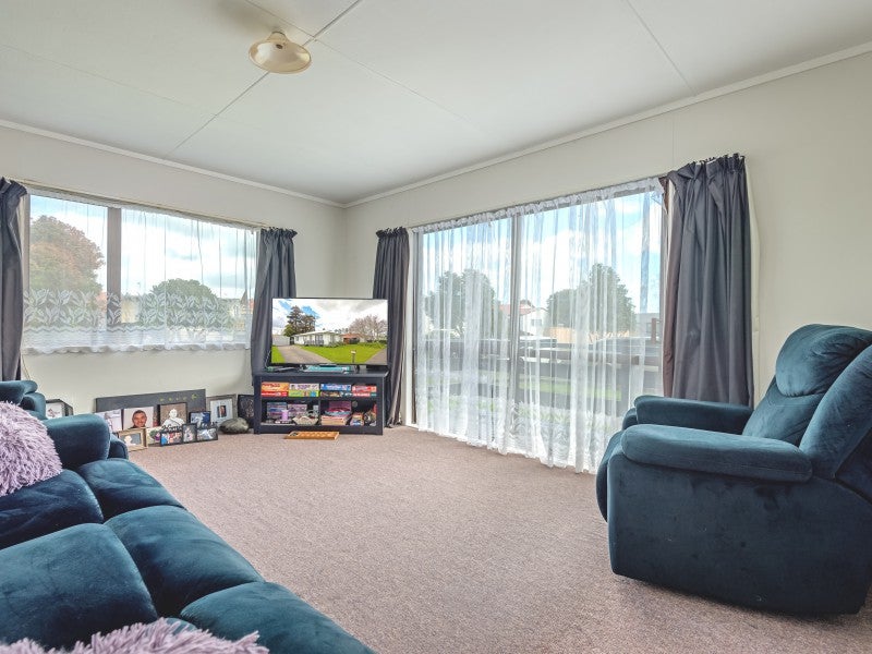 41 Chatsworth Place, Highbury, Palmerston North - Carousel 2