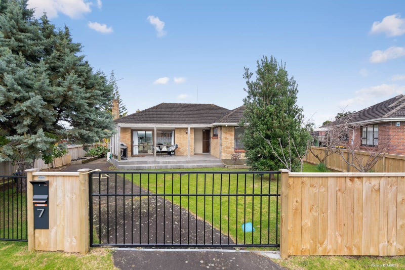7 Buckingham Crescent, Manukau, Auckland - Carousel 1
