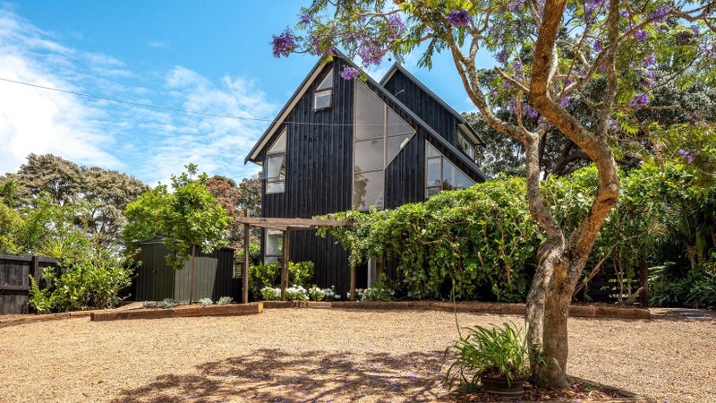 10 Hillside Road, Ostend, Waiheke Island - Carousel 1