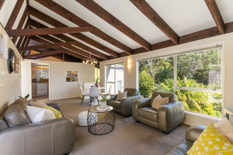 40 Saddleback Rise, Murrays Bay, Auckland - Carousel 2