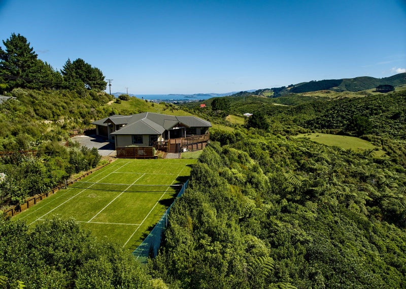 69 Kaitangata Crescent, Kelson, Lower Hutt - Carousel 1