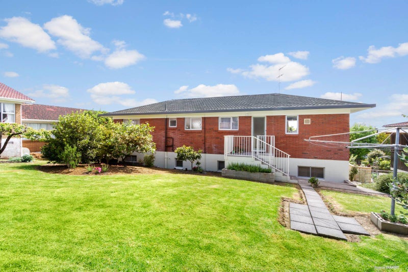 4 Lilburn Crescent, Massey, Auckland - Carousel 2