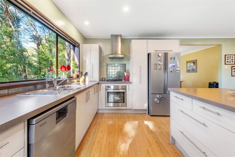 2 Kaurimu Rise, Titirangi, Auckland - Carousel 1