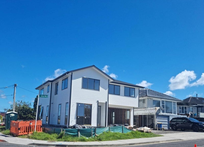 18A Tiroroa Avenue, Te Atatu South, Auckland - Carousel 2