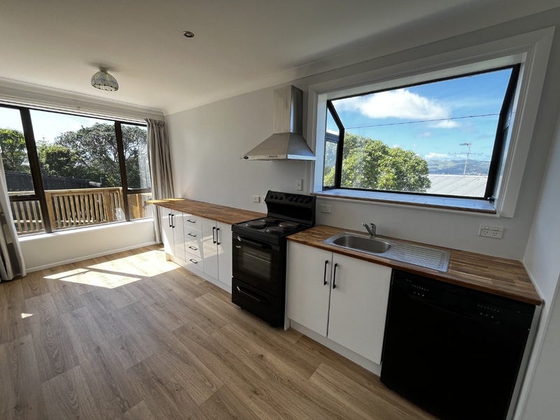 25 Hiwi Crescent, Titahi Bay, Porirua - Carousel 2