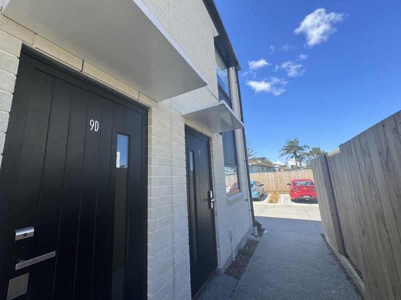 9C Welby Place, Mangere, Auckland - Carousel 1