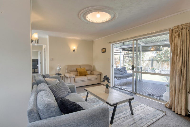 17 Cargill Grove, Kelvin Grove, Palmerston North - Carousel 2