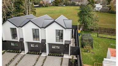 4D Weetman Drive, Browns Bay, Auckland - Carousel 1