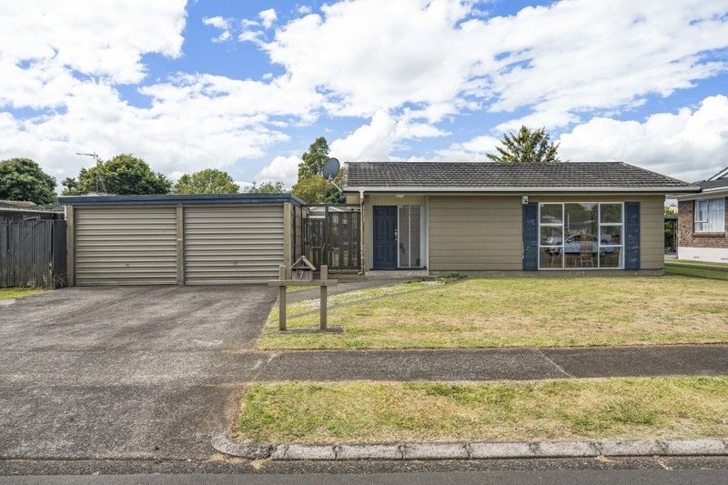 7 Glengowan Place, Conifer Grove, Takanini - Carousel 1