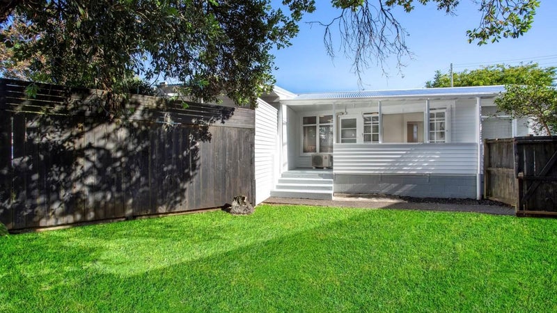 2/18 Holly Street, Avondale, Auckland - Carousel 1