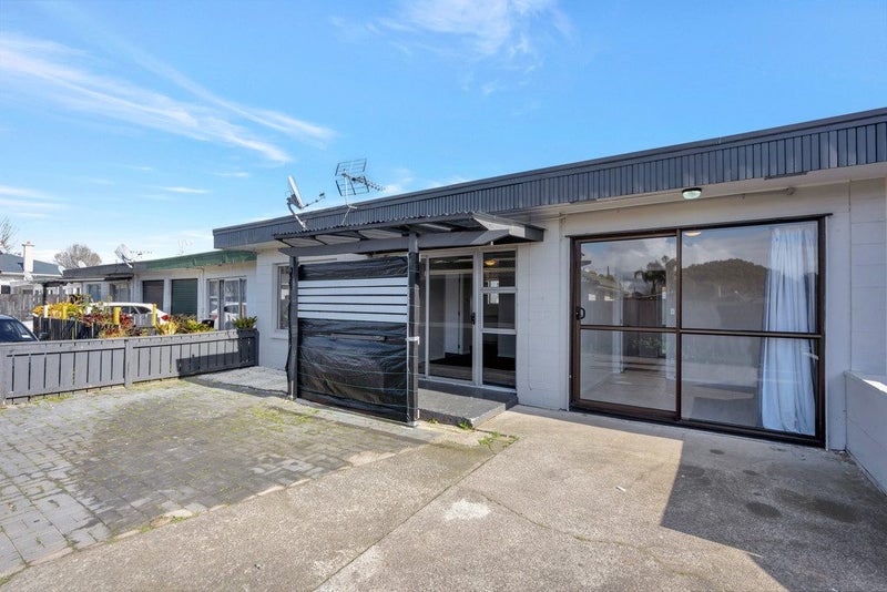 6/9 Vine Street, Mangere East, Auckland - Carousel 1