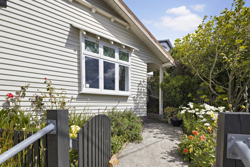 32 Mills Road, Brooklyn, Wellington - Carousel 2