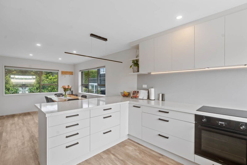 2/6 Rothesay Bay Road, Rothesay Bay, Auckland - Carousel 2