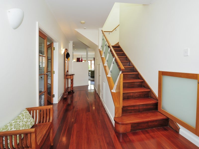 16 Troon Crescent, Boulcott, Lower Hutt - Carousel 2