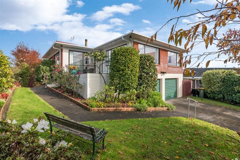 77 Evelyn Road, Cockle Bay, Auckland - Carousel 1