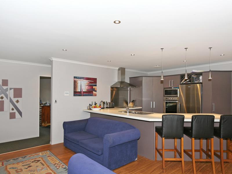 38 Meadowbank Drive, Belmont, Lower Hutt - Carousel 2