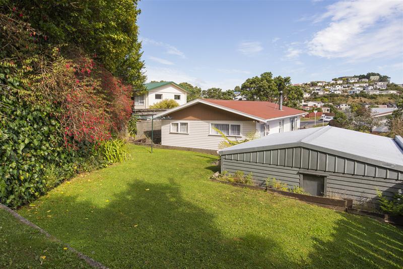 72 Stewart Drive, Newlands, Wellington - Carousel 1