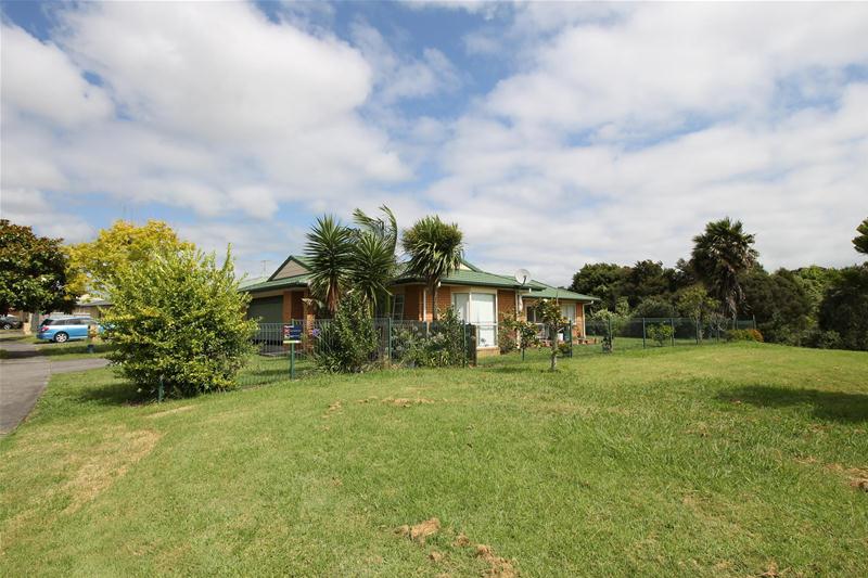 69 Medvale Avenue, Flat Bush, Auckland - Carousel 8