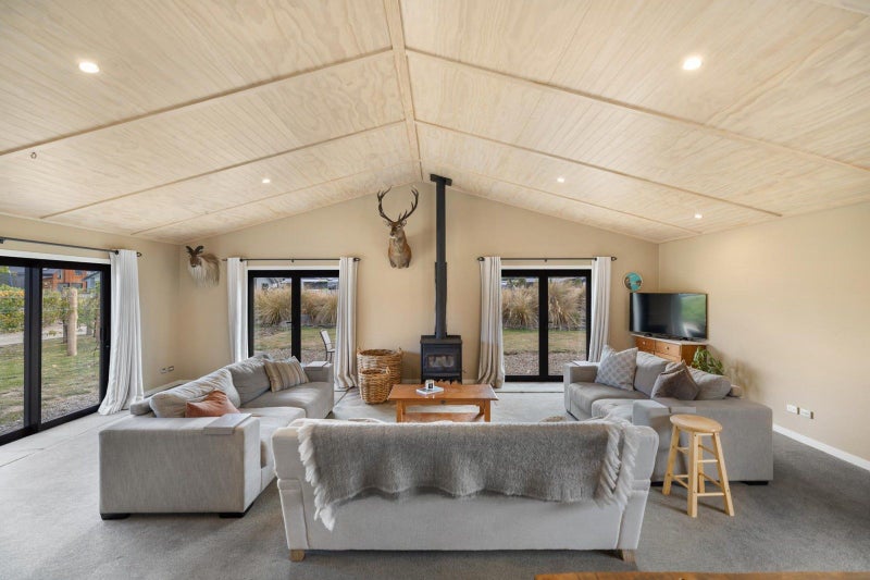 8 Dingle ST, Hawea, Lake Hawea - Carousel 2