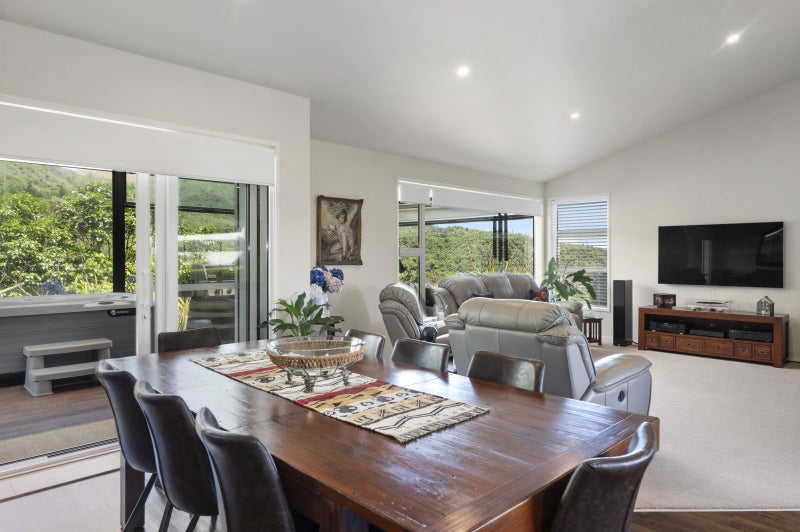 1 Peregrine Place, Taupo - Carousel 35