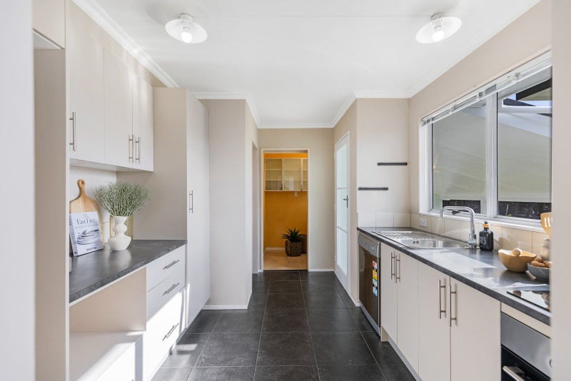 21 Paradise Place, Milson, Palmerston North - Carousel 2