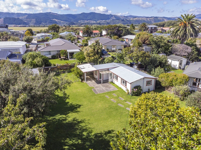 71 Bluegum Road, Paraparaumu Beach, Paraparaumu - Carousel 1