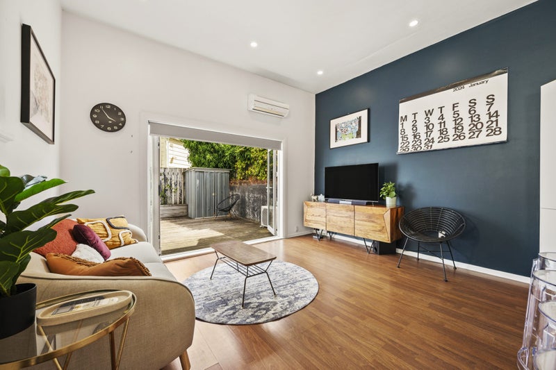 23 Douglas Street, Mount Cook, Wellington - Carousel 2