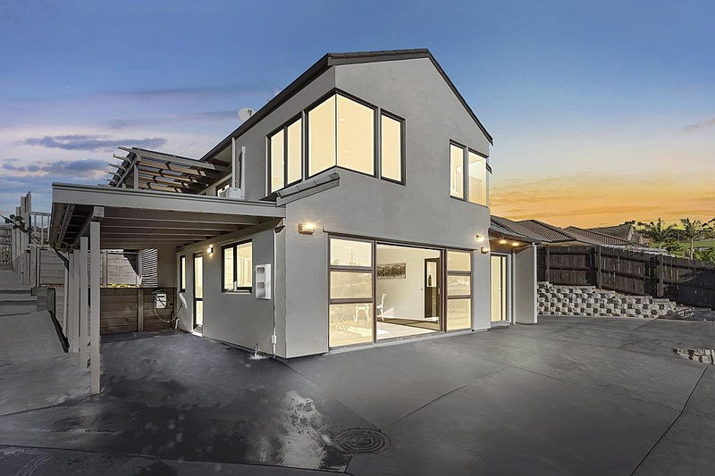 13 Arrowsmith Drive, Clover Park, Auckland - Carousel 1