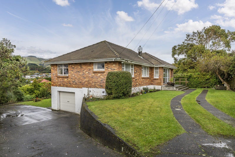 5 Mascot Street, Tawa, Wellington - Carousel 1