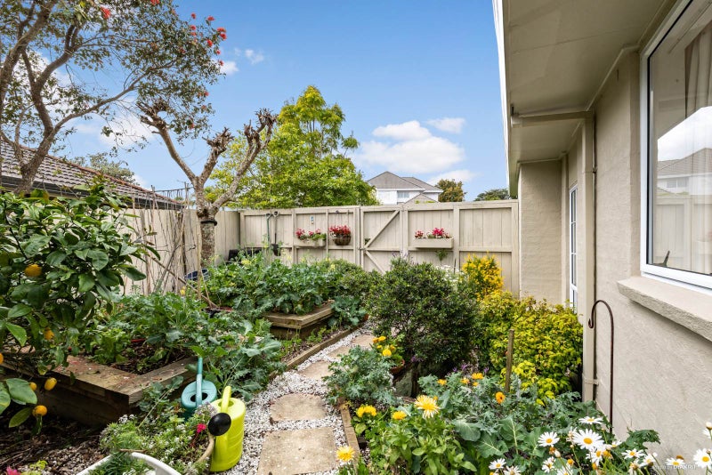 61 Simmental Crescent, Somerville, Manukau - Carousel 1