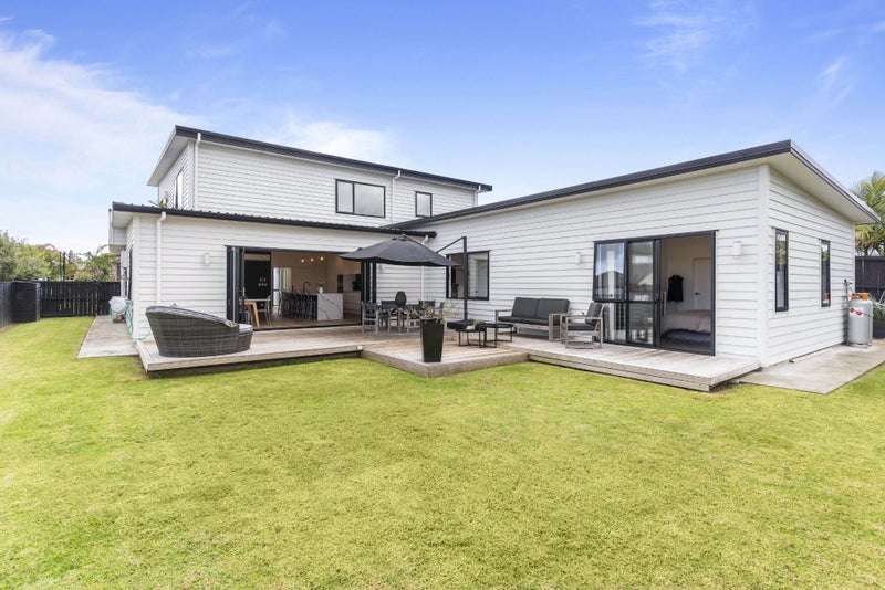 55 Seventh View Avenue, Beachlands, Auckland - Carousel 2