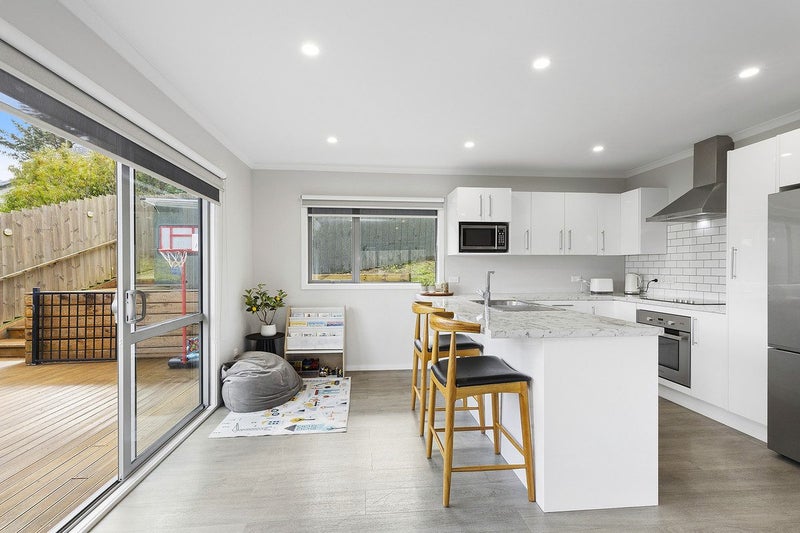 17A Gloucester Street, Cannons Creek, Porirua, Wellington - Carousel 2