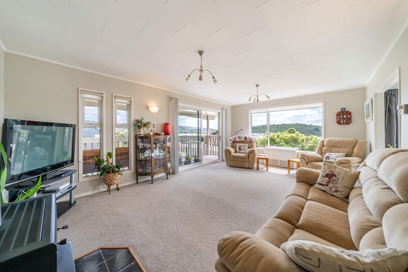 6 Langwell Place, Papakowhai, Porirua - Carousel 2