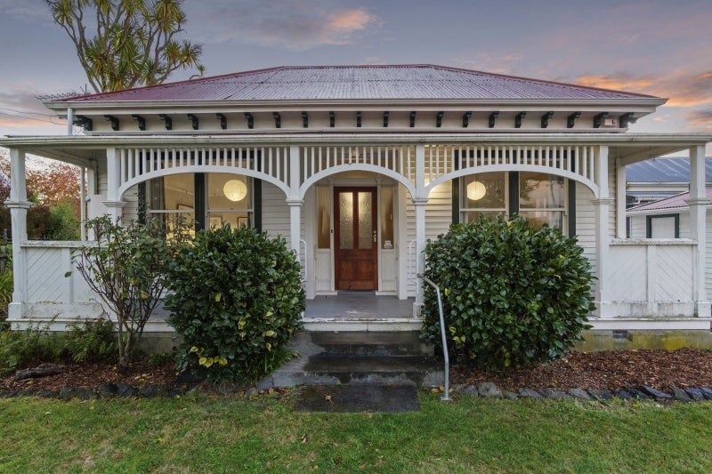 15A Norwood Street, Beckenham, Christchurch - Carousel 1