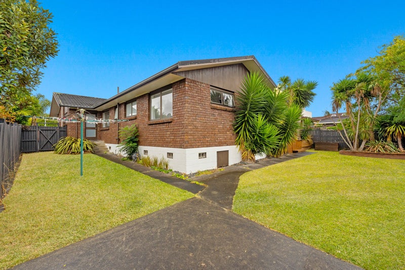 27 Dianne Louise Drive, HALF MOON BAY, AUCKLAND - Carousel 2
