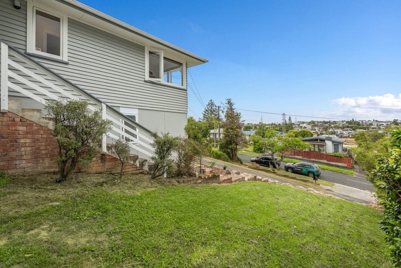 39 Mary Dreaver Street, New Windsor, Auckland - Carousel 23