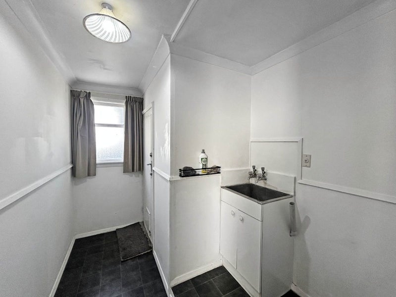 16 Wood Street, Takaro, Palmerston North - Carousel 10