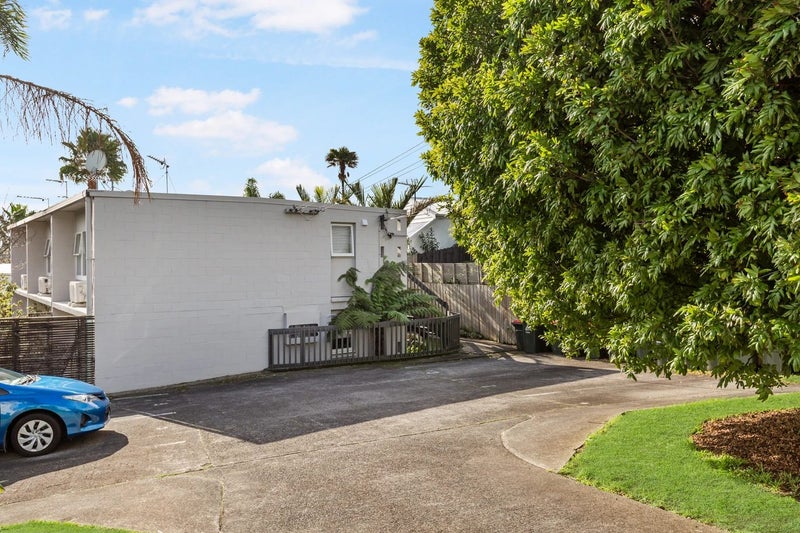 2/7 Western Springs Road, Western Springs, Auckland - Carousel 1