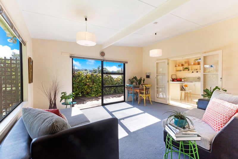 3 Sea View Road, Ostend, Waiheke Island - Carousel 2